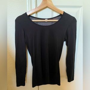 Uniqlo Women’s Heattech Long Sleeve Black Shirt Size XS